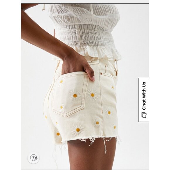 NWT- Ultra High Rise Daisy Embroidered Cream Denim Shorts By PacSun women’s 24 - Picture 2 of 15